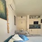 T2 Cozy & Air-conditioned, Close To Amenities * ニース