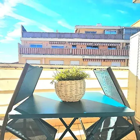 T2 Cozy & Air-conditioned, Close To Amenities Lägenhet *