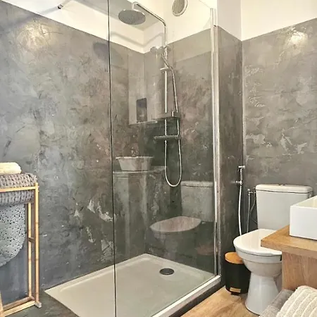 T2 Cozy & Air-conditioned, Close To Amenities Lägenhet