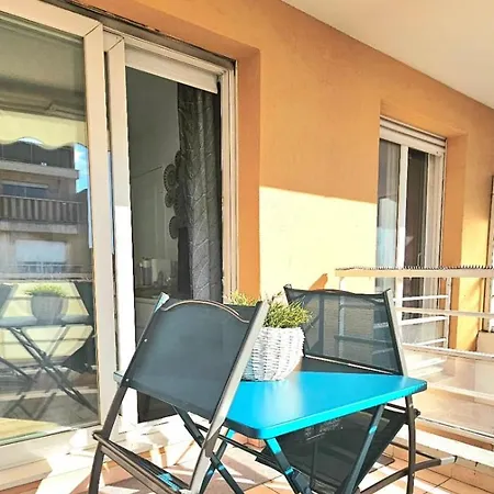 T2 Cozy & Air-conditioned, Close To Amenities Lägenhet *