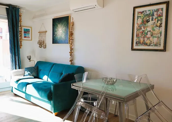 T2 Cozy & Air-conditioned, Close To Amenities アパート