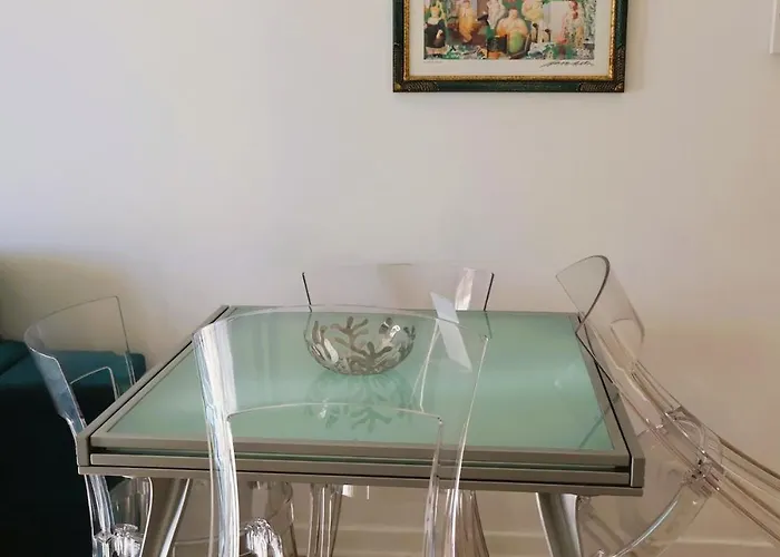 T2 Cozy & Air-conditioned, Close To Amenities ニース