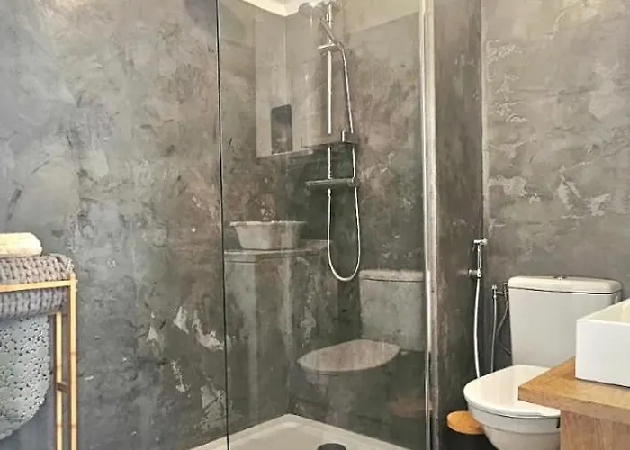 T2 Cozy & Air-conditioned, Close To Amenities アパート