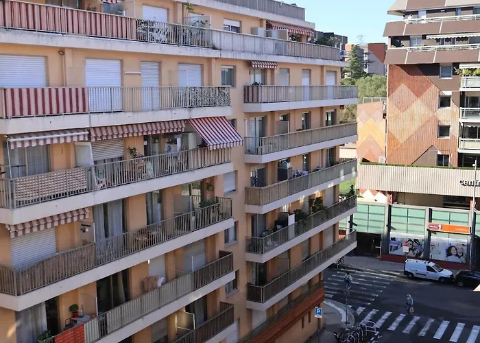 T2 Cozy & Air-conditioned, Close To Amenities ニース